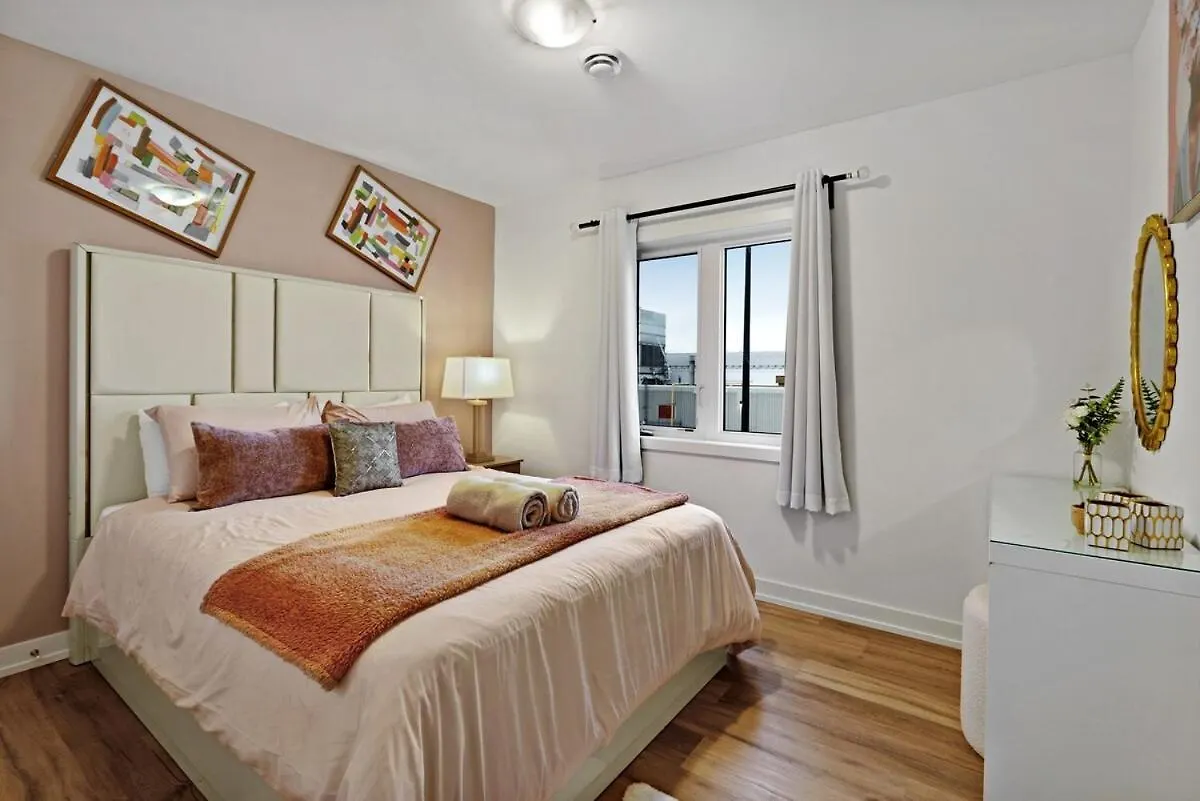 Apartment Elegant 2Br Suite With Parking, Only 7 Mins To Niagara Falls And Sleeps 4 Guests Canada